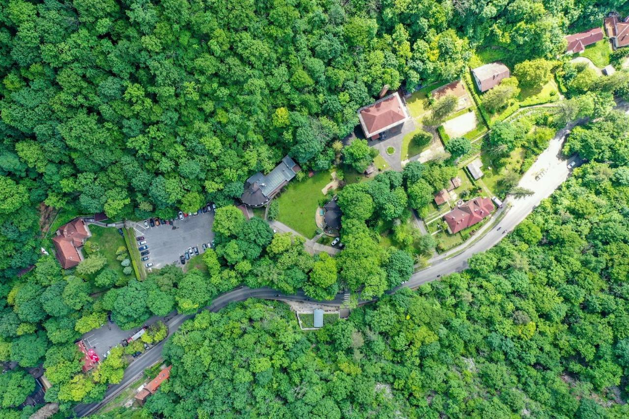 Erdovarazs Panzio Lillafüred Buitenkant foto